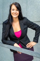 Portrait Regina Maria Priglinger-Simader, Vorsitzender-Stv. JW Urfahr-Umgebung
