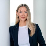 Portrait Jasmin Tomasevic, Referentin