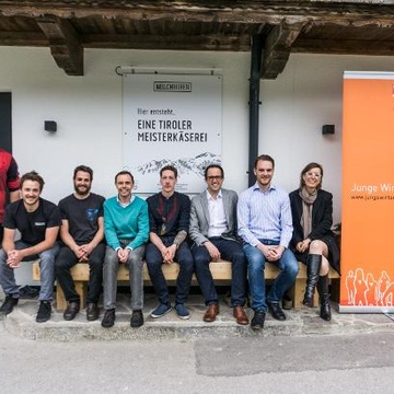 Mitglieder der Jungen Wirtschaft zu Besuch bei den Milchbuben