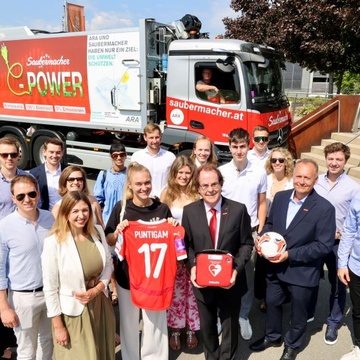 Die Junge Wirtschaft Graz Umgebung besuchte Umweltpionier Hans Roth und trafen auch Rekordnationalspielerin und Klimabotschafterin Sarah Puntigam