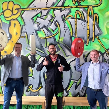 vlnr. LGF Bernd Liebminger, Dominik Resch (Firma Der Bodycoach), Bezirksvorsitzender Christian Wipfler