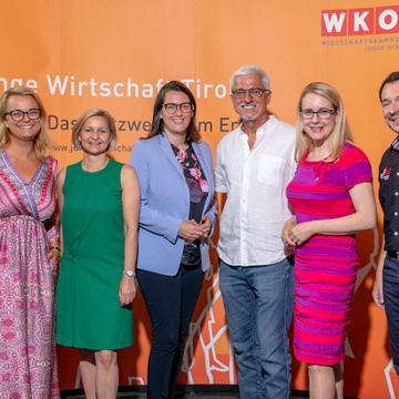 © V.Malyshevv.l.n.r.: JW-Innsbruck Bezirksvorsitzende N.Ellinger, JW-Bundesvorsitzende C.Holzinger, WK Tirol Direktorin E.Geiger-Anker, EU-Parlament-Abg. Barbara Thaler, Keynote Speaker Charly Kleissner, Min.a.D. M.Schramböck, JW-Landesvorsitzender C.Plan