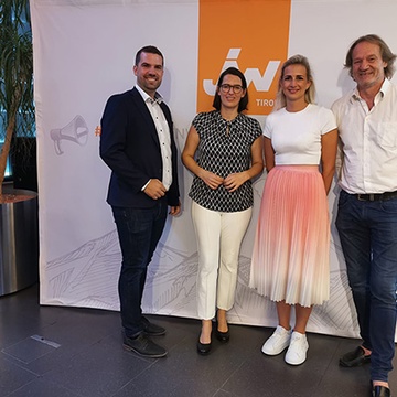 v.l.n.r.: JW Tirol Landesvorsitzender Dominik Jenewein, MEP und WKT Vizepräsidentin Barbara Thaler, JW Innsbruck Bezirksvorsitzende Lisa Peer, Spartenobmann Dietmar Hernegger