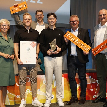 Doris Humer (Präsidentin WKOÖ), Dominik Englputzeder (DMC GmbH), Marcel Lechner (DMC GmbH), Christian Reich (Vorsitzender JW-Ried), Josef Heissbauer (Obmann WKO Ried), Christoph Wiesner (Leiter WKO Ried)