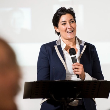Daniela A. Ben Said am JW Summit – Kundenverblüffung ist der neue Vertrieb