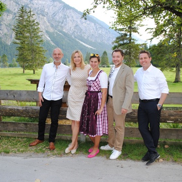 v.l.n.r.: Christian Strigl (Bezirksobmann WK Reutte), Sabine Wiesflecker (Geschäftsführerin JW Tirol), Andrea Speckbacher (Bezirksvorsitzende JW Reutte), Clemens Plank (Landesvorsitzender JW Tirol), Gerald Kern (Vortragender des Abends)