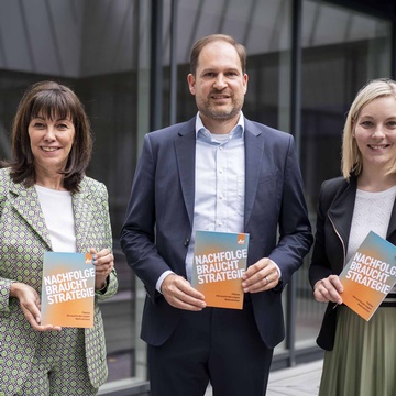 v.l.n.r.: WKÖ Vize-Präs. Martha Schulz, Prof. Dr. Reinhard Prügl (WU), JW-Bundesvorsitzende Bettina Dorfer-Pauschenwein