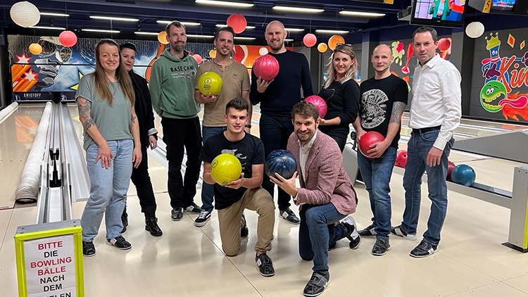 Gruppenfoto in der Bowlingbahn