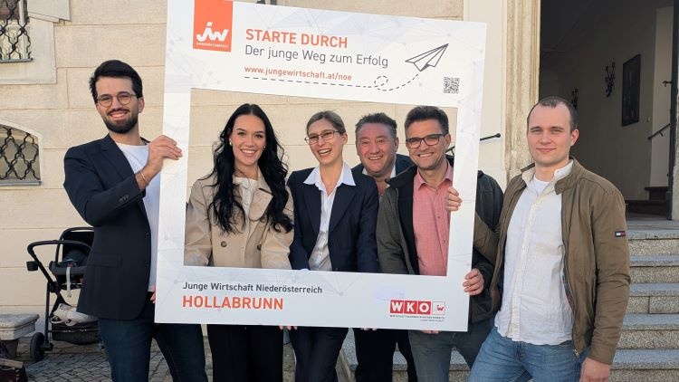 Gruppenfoto im JW-Rahmen