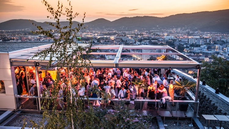 Die Junge Wirtschaft Steiermark feierte bei der Langen Nacht der Jungen Wirtschaft in der Skybar am Schlossberg Graz