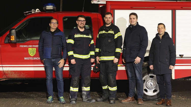 Christian Straka, Feuerwehrkommandant Claus Neubauer, JW-Bezirksvorsitzender Benjamin Hymer, Benedikt Miksch, Markus Berger