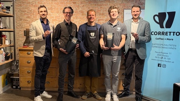 Gruppenfoto mit Kaffee